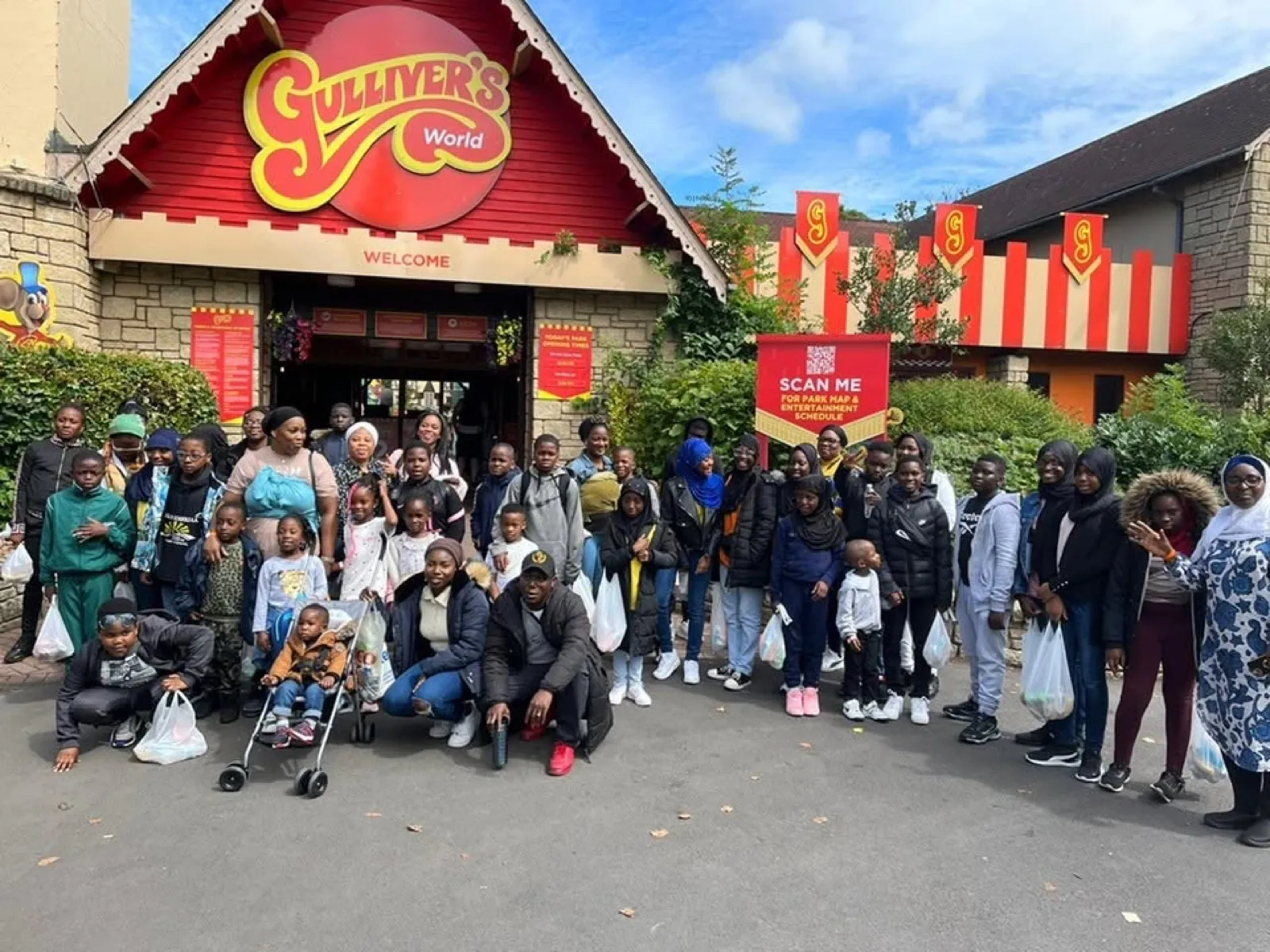 Family day trip group at Gulliver’s World